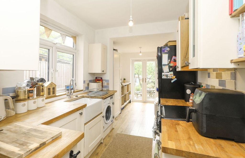 Property photo 2 of 27