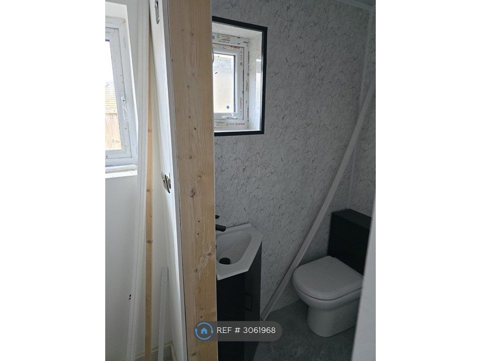 Property photo 3 of 8 Bathroom