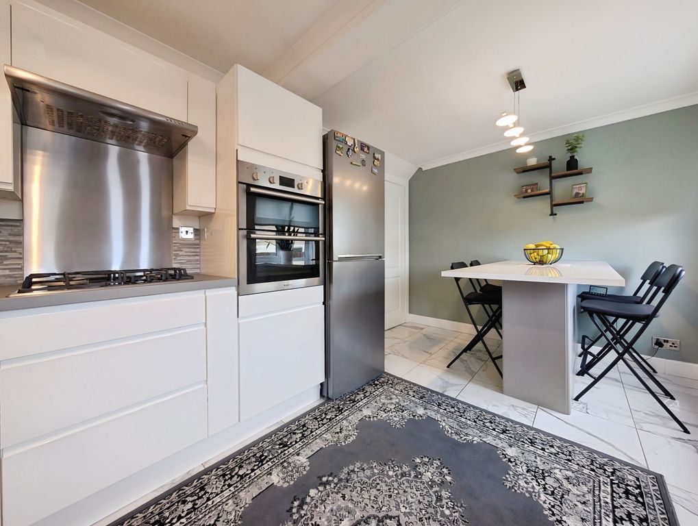 Property photo 3 of 29 Kitchen / Diner