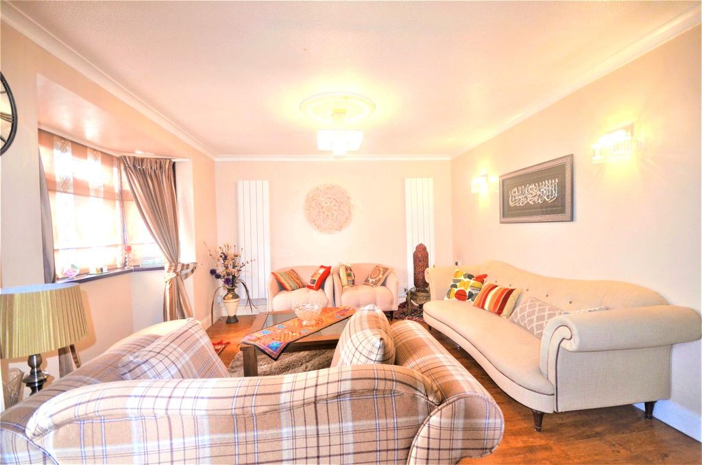Property photo 2 of 19 Media