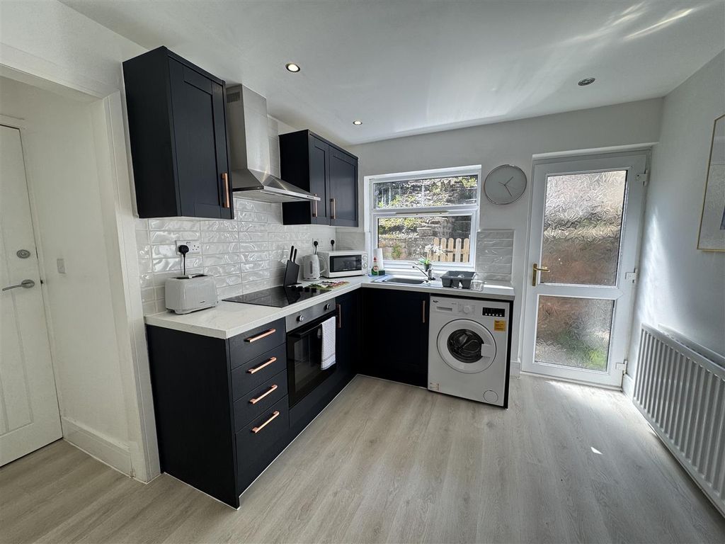 Property photo 2 of 18 Tempimagedey0Jp.Jpg