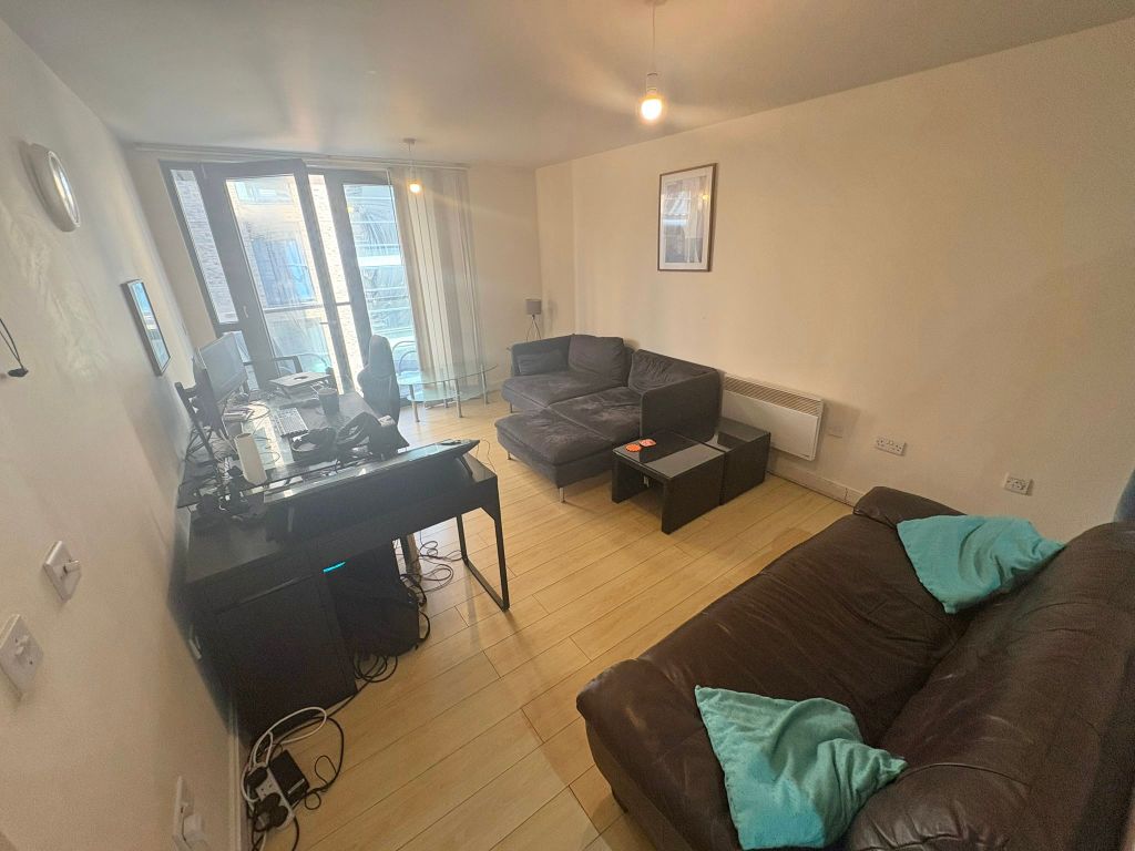 Property photo 3 of 8 Lounge