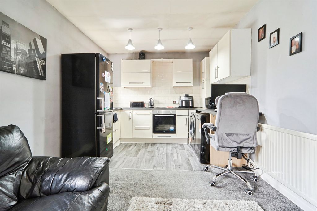 Additional image 9 of 2 bed flat for saleHollings Street, Bingley BD16