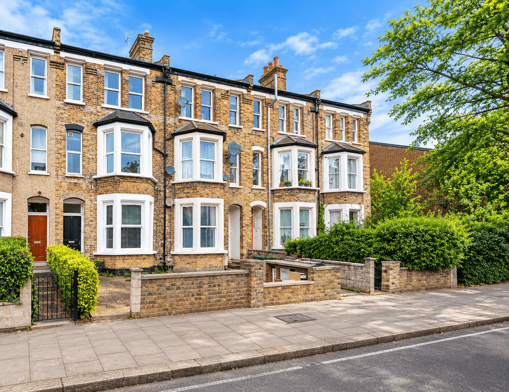 Property photo 1 of 18 3 Double Bedrooms, Split Level Flat To Rent Near Kilburn Station.