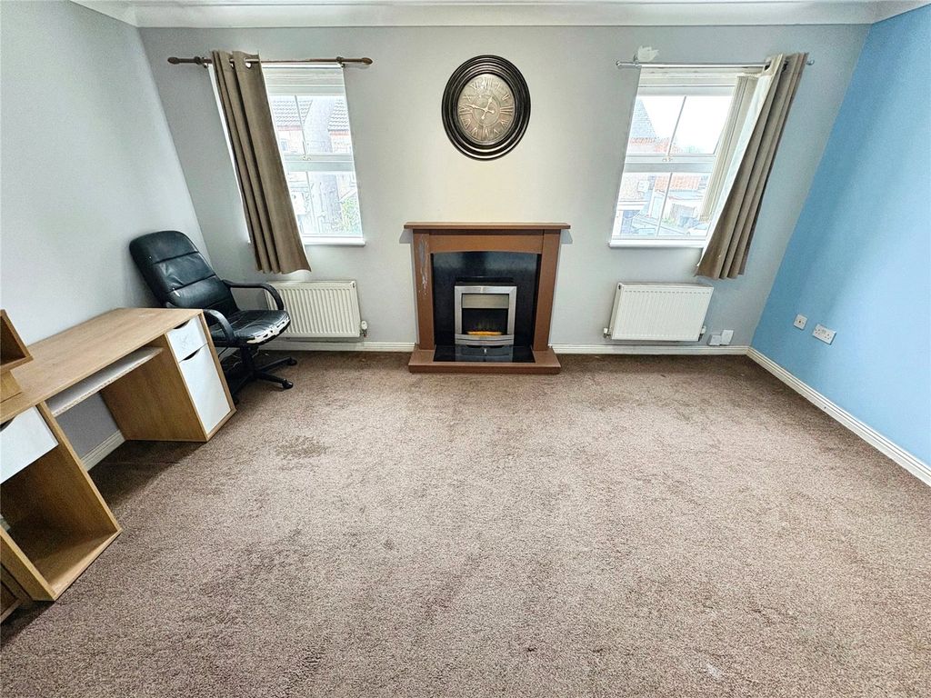 Property photo 2 of 16 Picture No. 12
