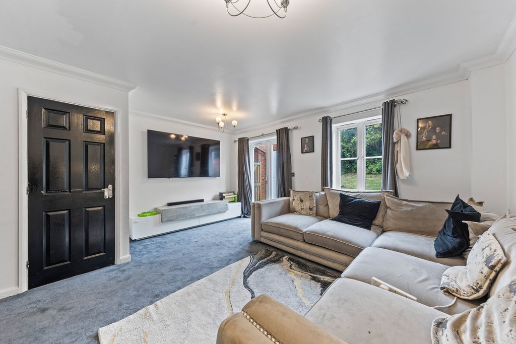 Property photo 3 of 28