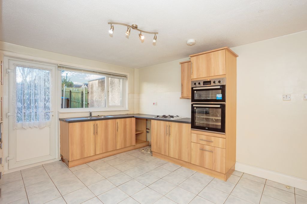 Property photo 2 of 25 Kitchen/Diner