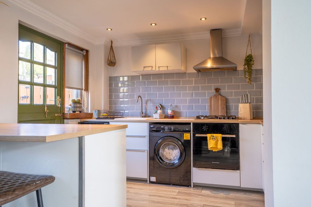 Property photo 2 of 38