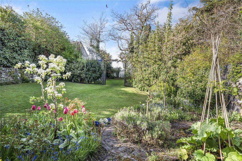Property photo 2 of 15 Garden