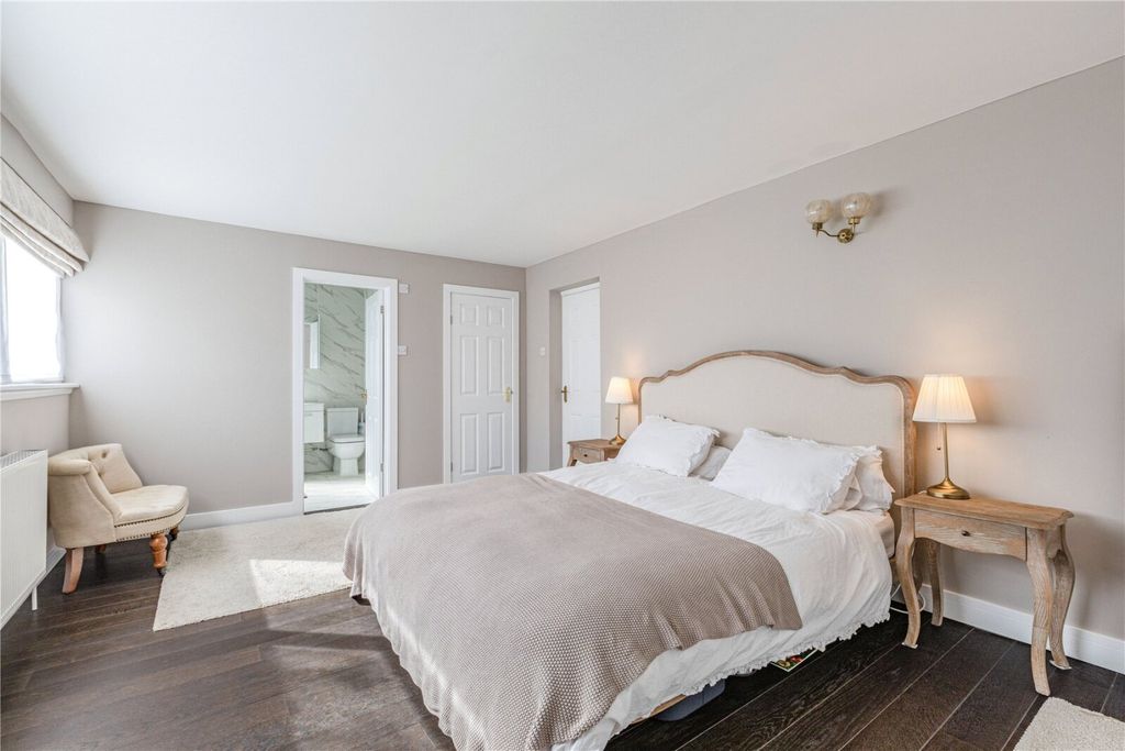 Property photo 2 of 22 Picture No. 16