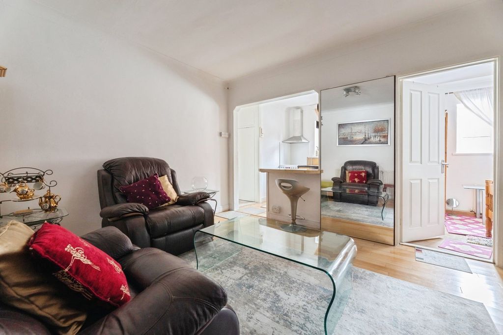 Property photo 2 of 22