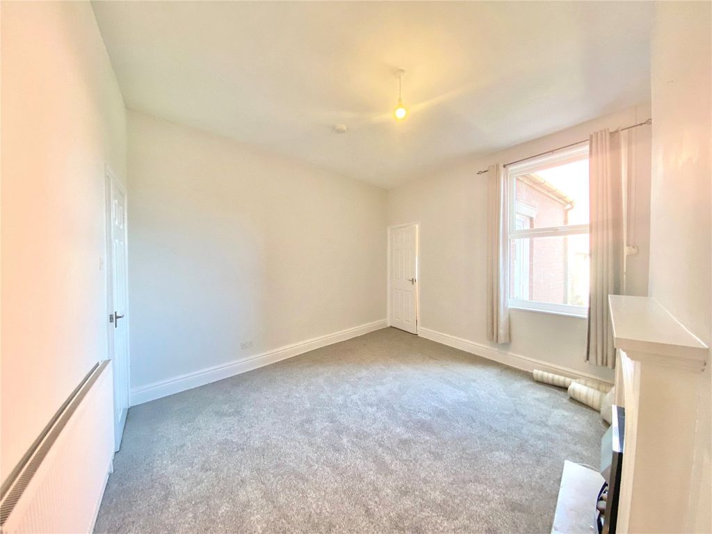 Property photo 2 of 11 Living Room