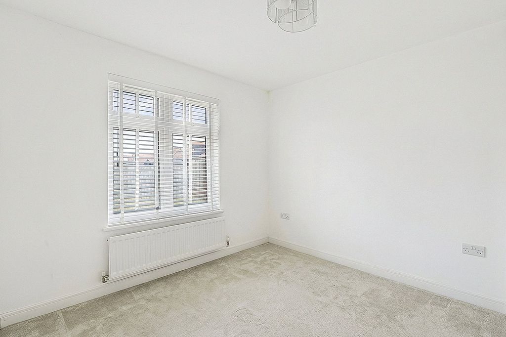 Property photo 3 of 12 Master Bedroom