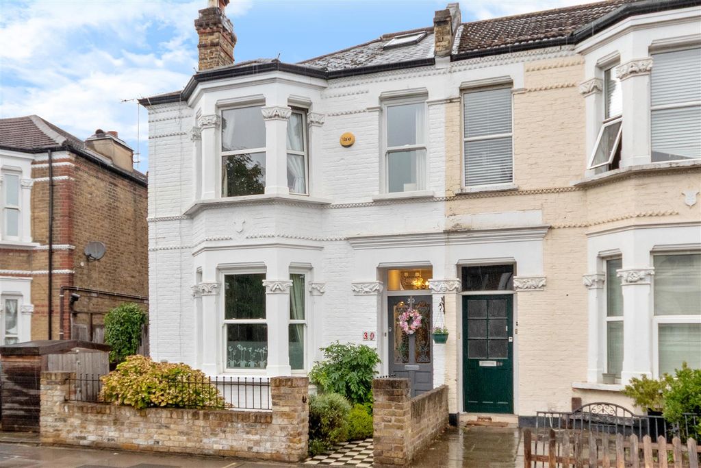 Property photo 1 of 18 Dundonald Road 30 Ph25v2.Jpg