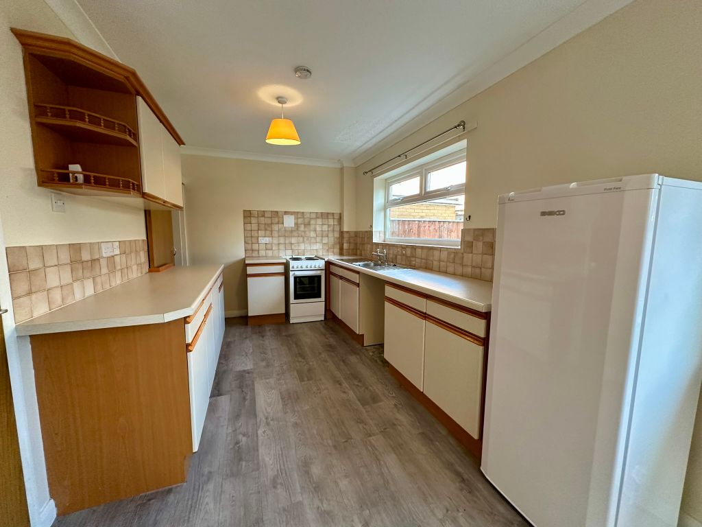 Property photo 2 of 11 Kitchen 2