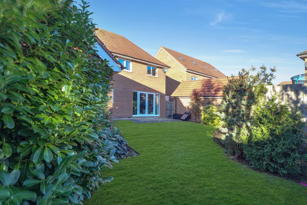 Property photo 2 of 25 Rear Garden