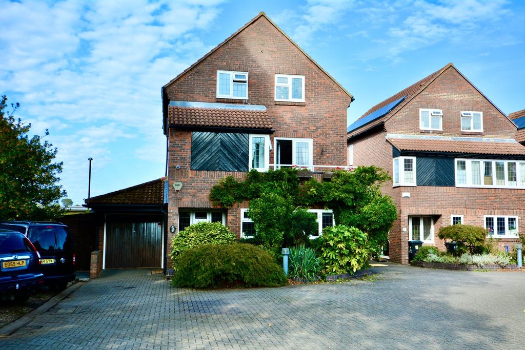 Property photo 1 of 18