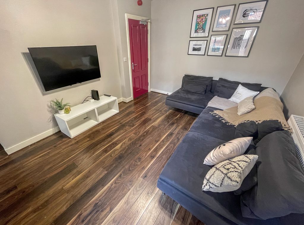 Property photo 2 of 11 File_013