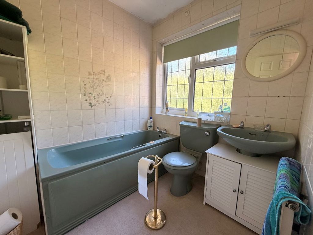 Additional image 8 of 5 bed detached house for saleOsborne Manor, Farnham Road, Sleaford, Bordon, Hampshire GU35