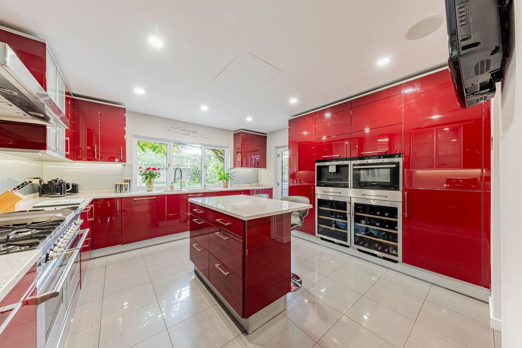 Property photo 2 of 34 Kitchen (1)