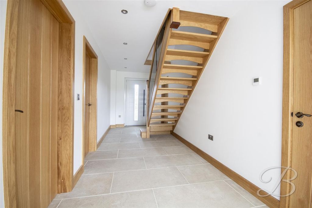 Property photo 2 of 30 Entrance Hall