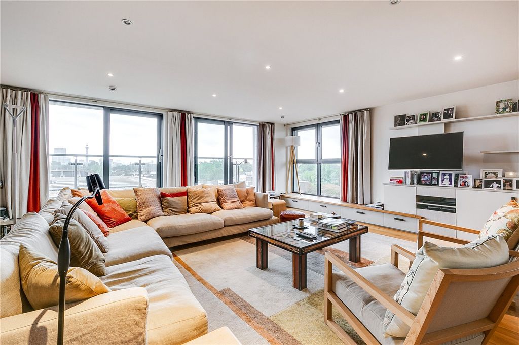 Property photo 2 of 20