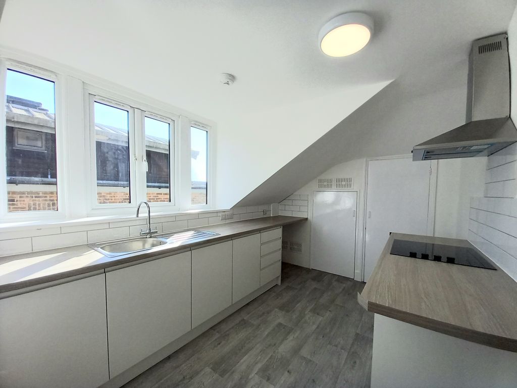 Property photo 2 of 6 Kitchen