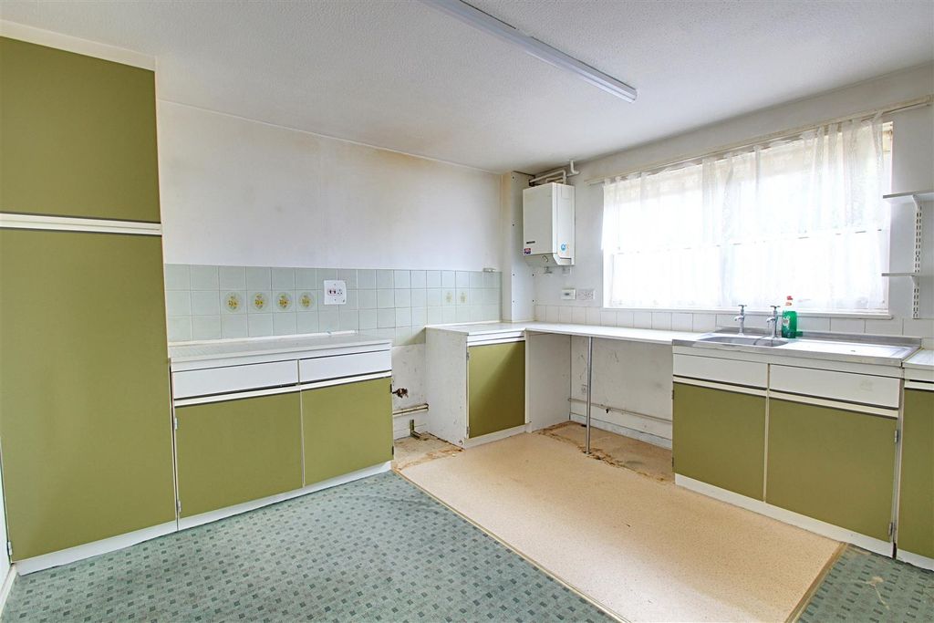 Property photo 3 of 17 Kitchen 1.Jpg