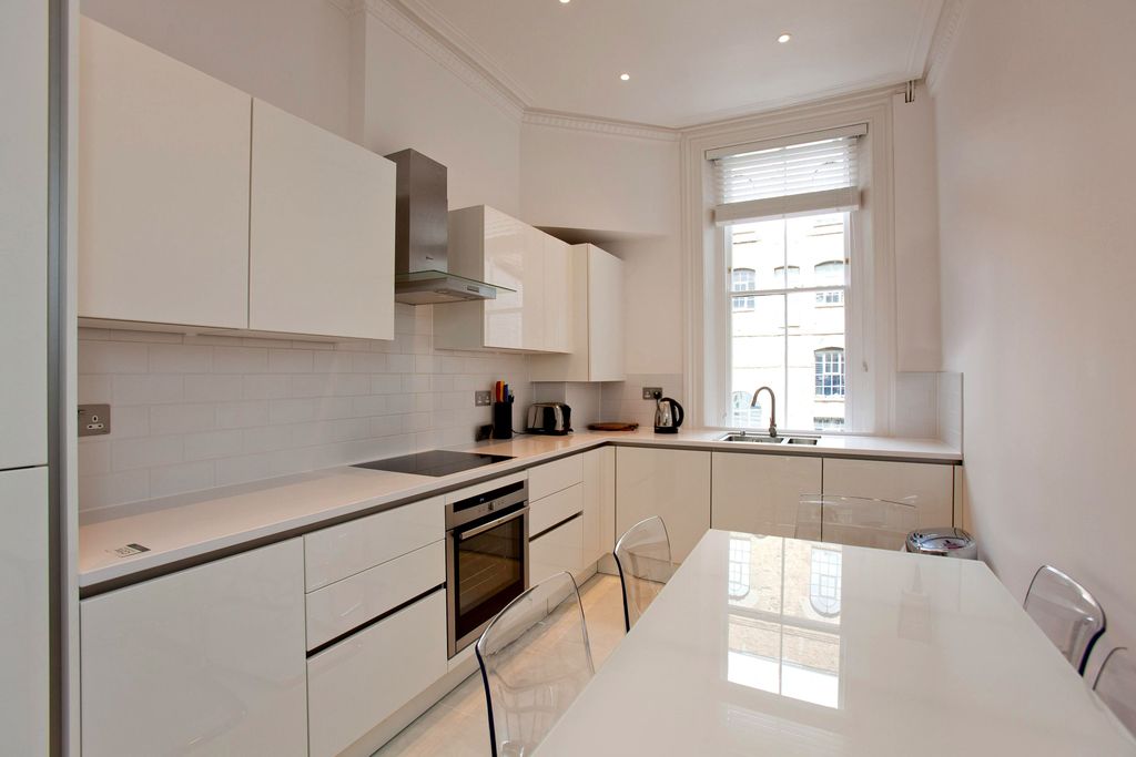 Property photo 2 of 6 Kitchen