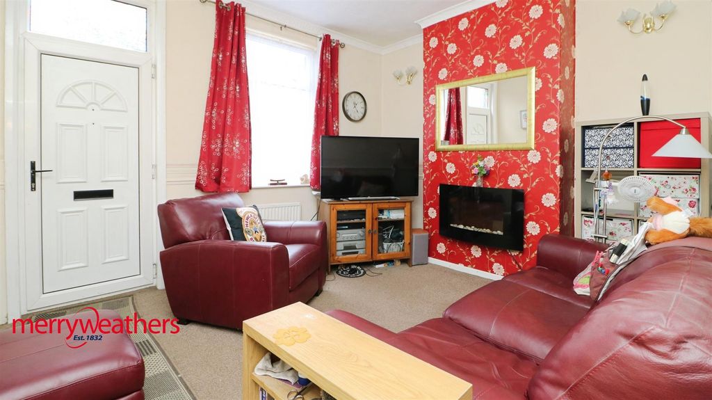 Property photo 2 of 13 Lounge