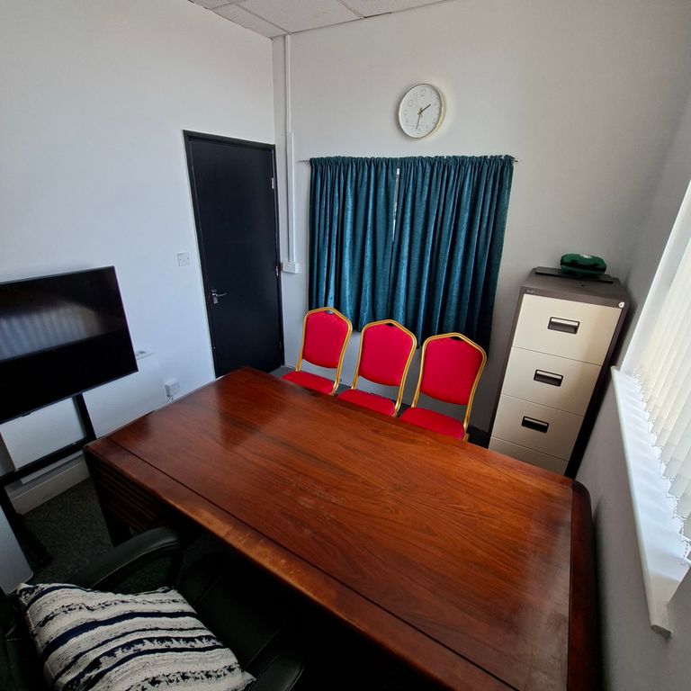 Property photo 2 of 10 Office