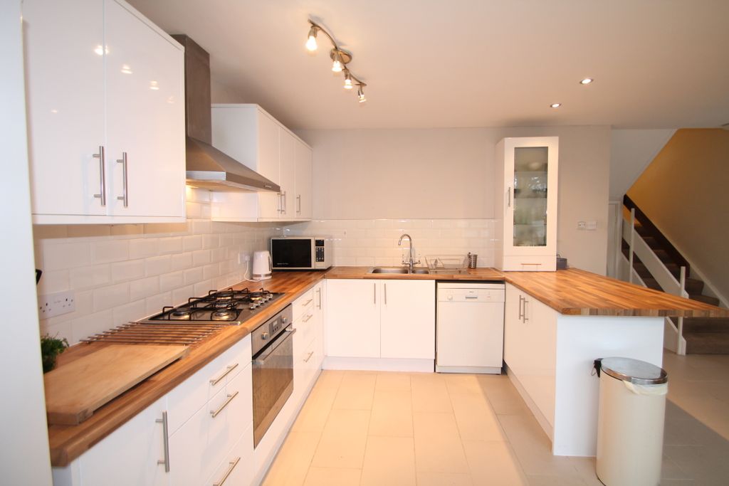 Property photo 3 of 19 Kitchen