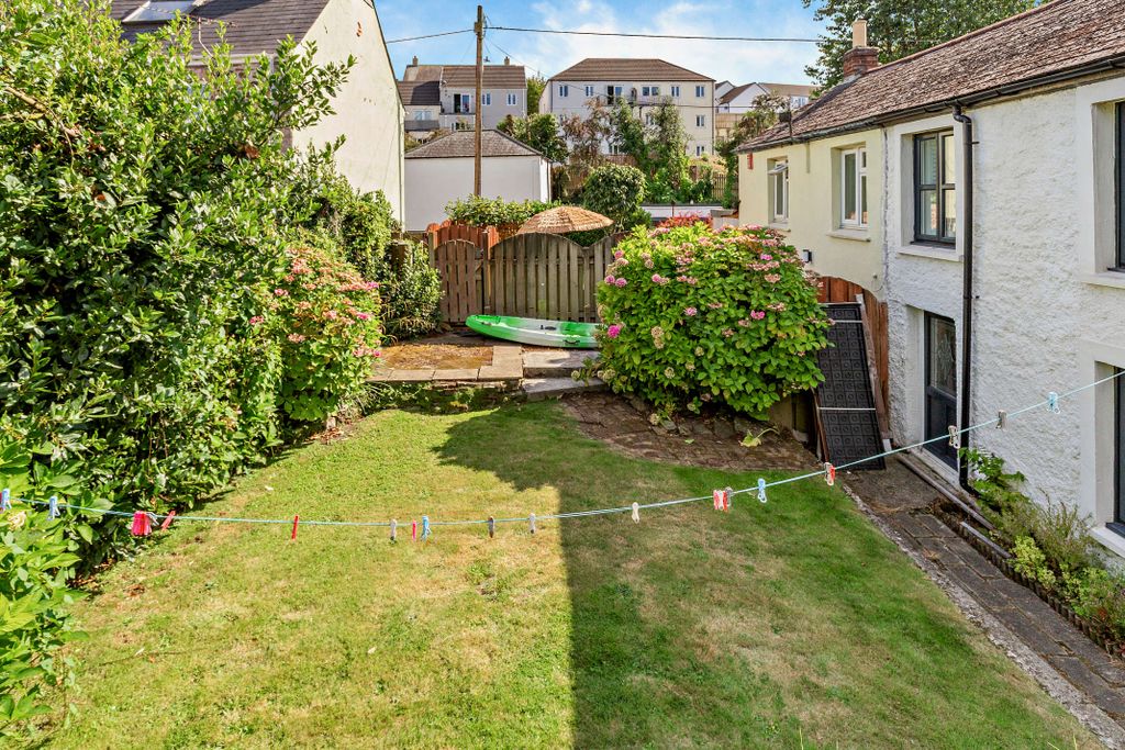 Property photo 2 of 11