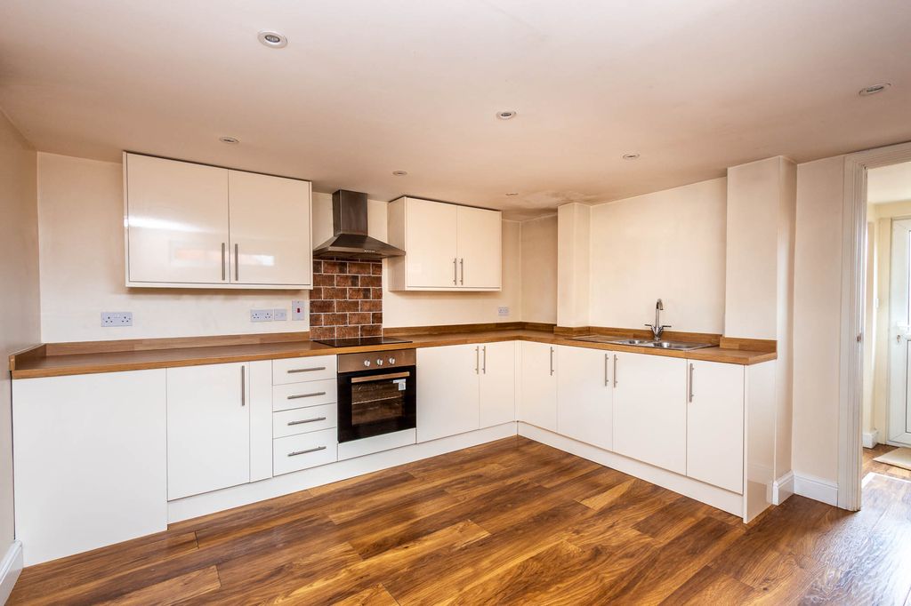 Property photo 2 of 10 Kitchen