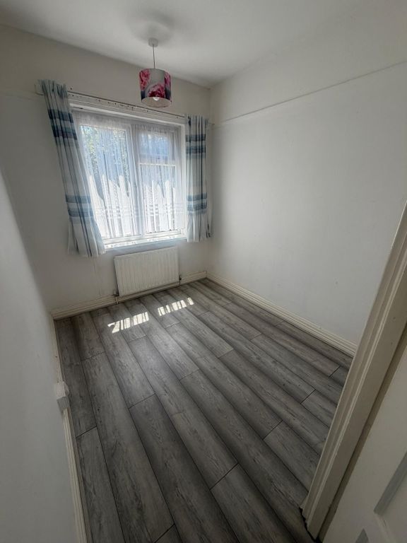Property photo 1 of 5 3 Bed Terraced House To Rent Fern Lane, Hounslow Tw5
