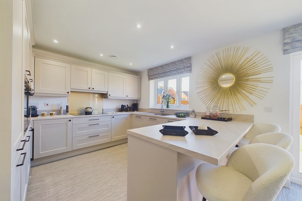 Property photo 3 of 12 Kitchen