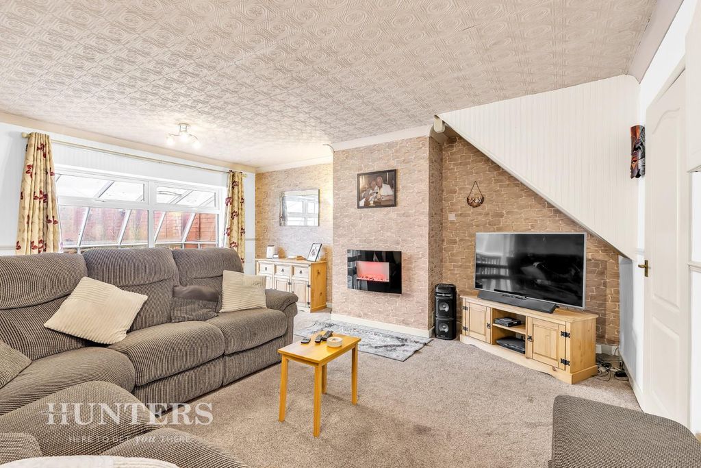 Property photo 2 of 22 Lounge / Diner