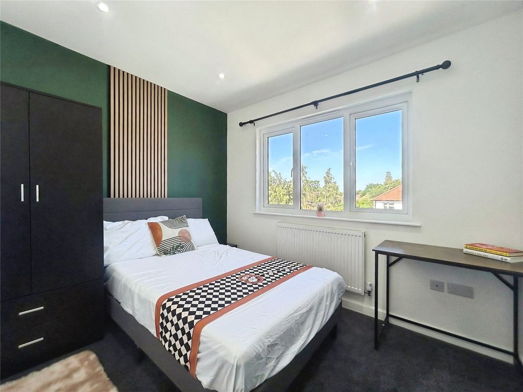 Property photo 1 of 8 Bedroom