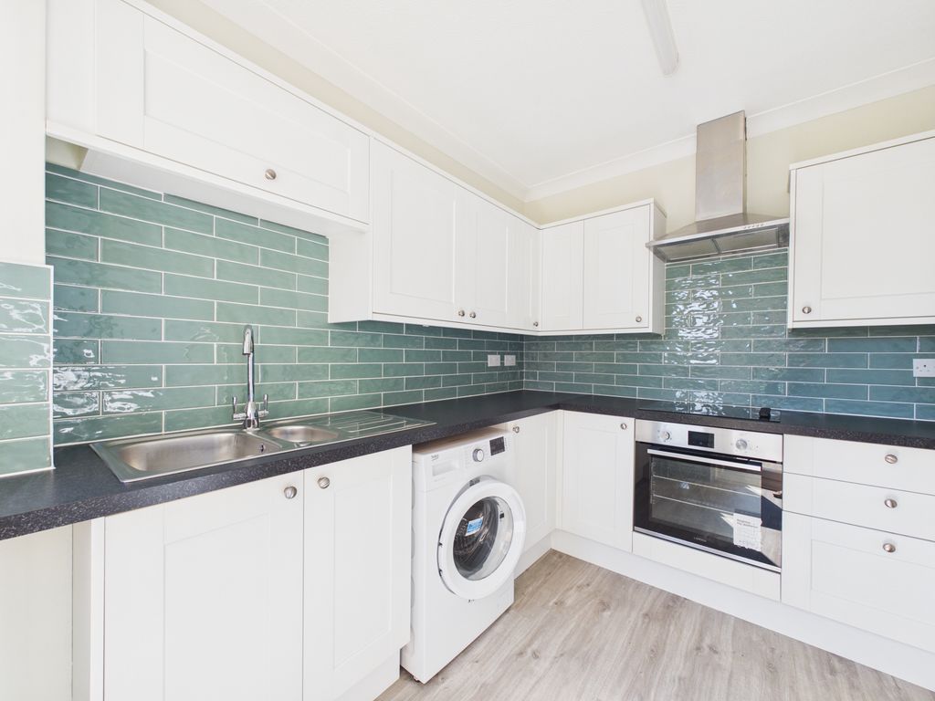 Property photo 2 of 6 Kitchen
