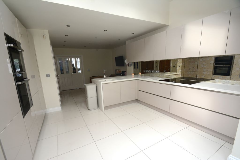 Property photo 2 of 17 Kitchen
