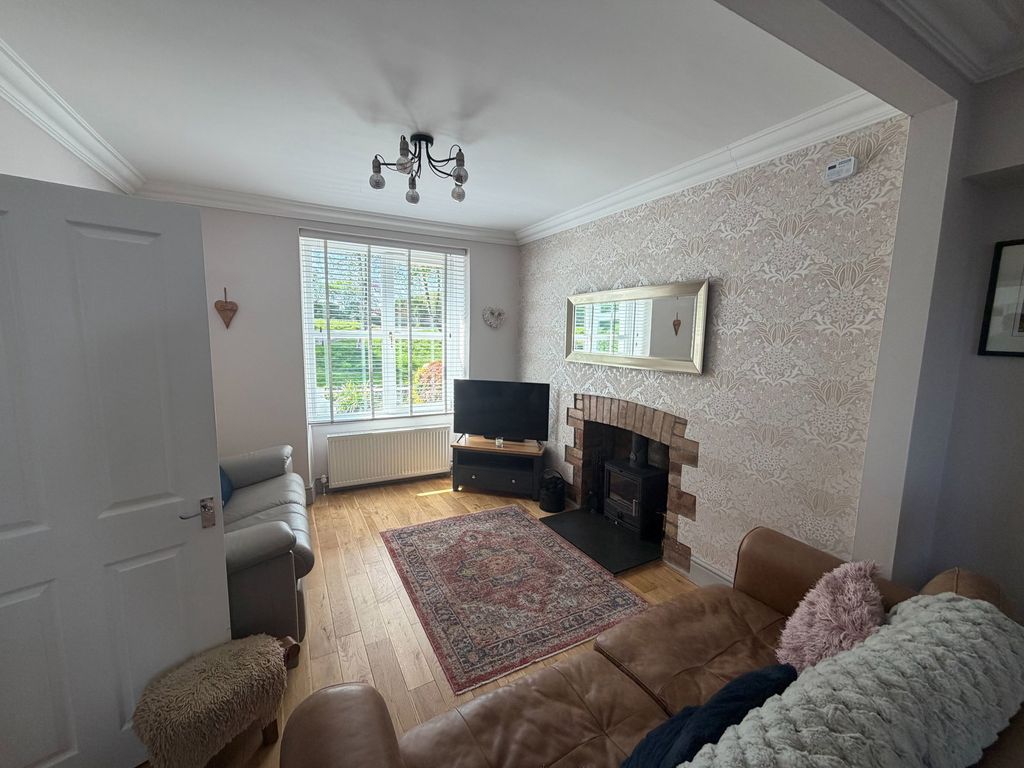 Property photo 2 of 25