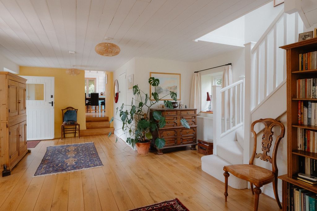 Property photo 3 of 41