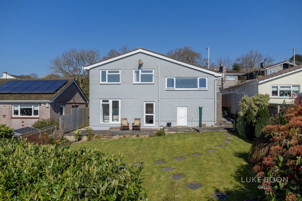 Property photo 2 of 18