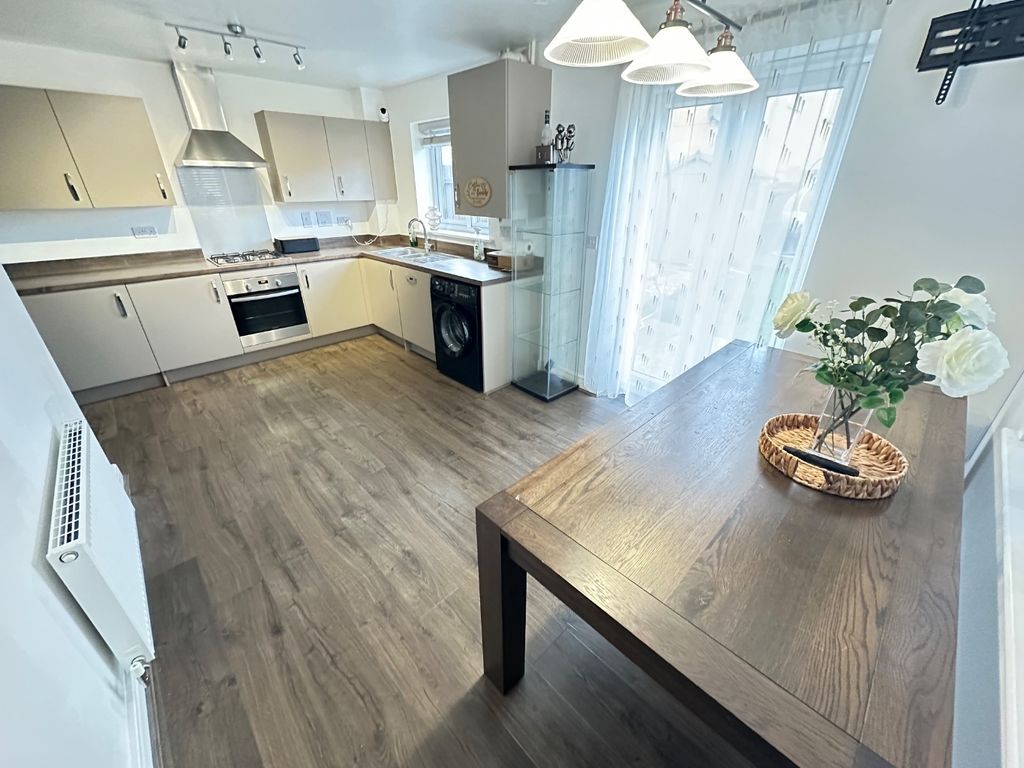 Property photo 3 of 9 4707663