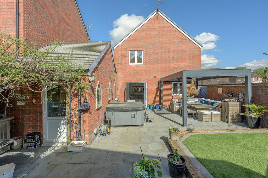 Property photo 2 of 29