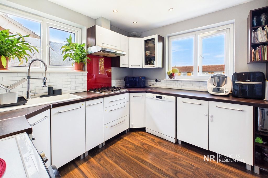 Property photo 2 of 18 Kitchen