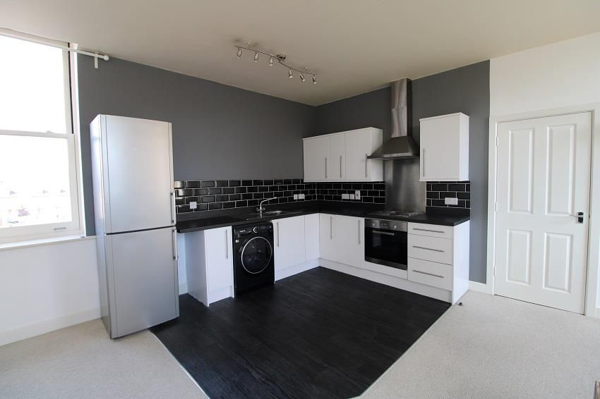 Property photo 2 of 10 Kitchen.Jpg