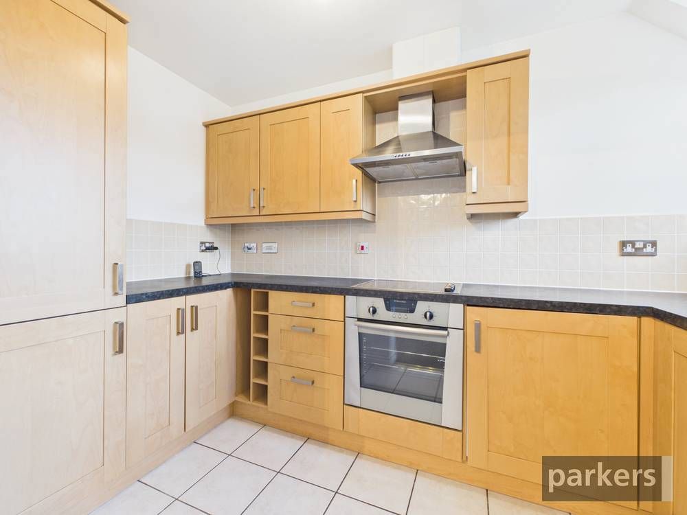 Property photo 3 of 16 Kitchen