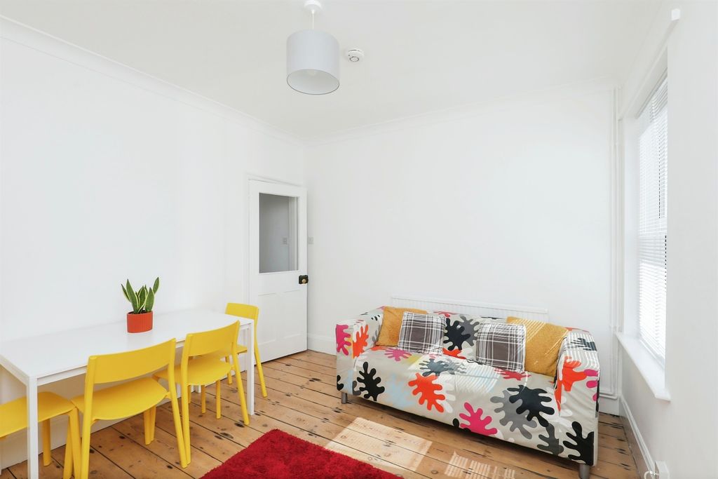 Property photo 2 of 17 Image