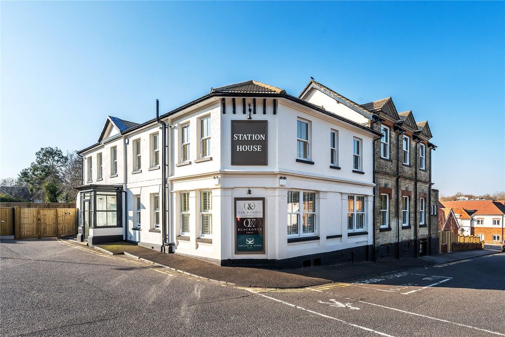 Property photo 1 of 21 Entrance